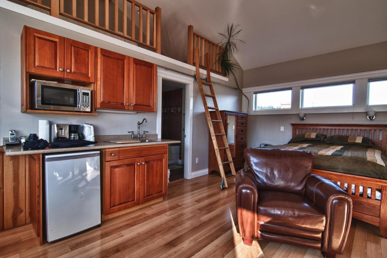 Birds Of A Feather Victoria Oceanfront Studio Suites Colwood Dış mekan fotoğraf