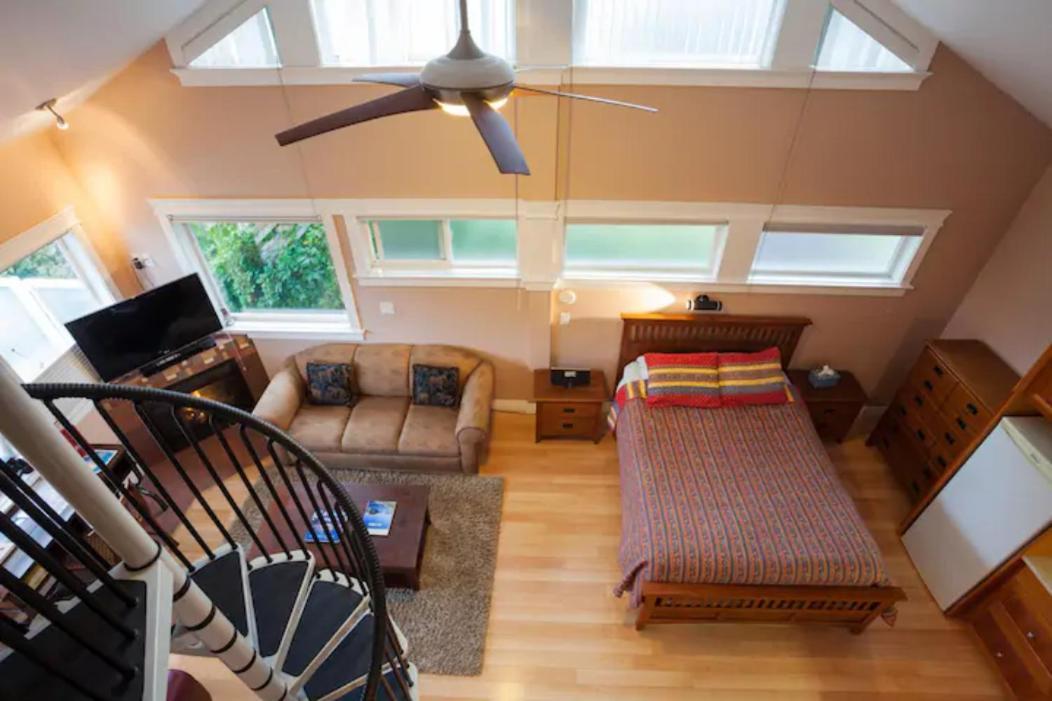 Birds Of A Feather Victoria Oceanfront Studio Suites Colwood Dış mekan fotoğraf