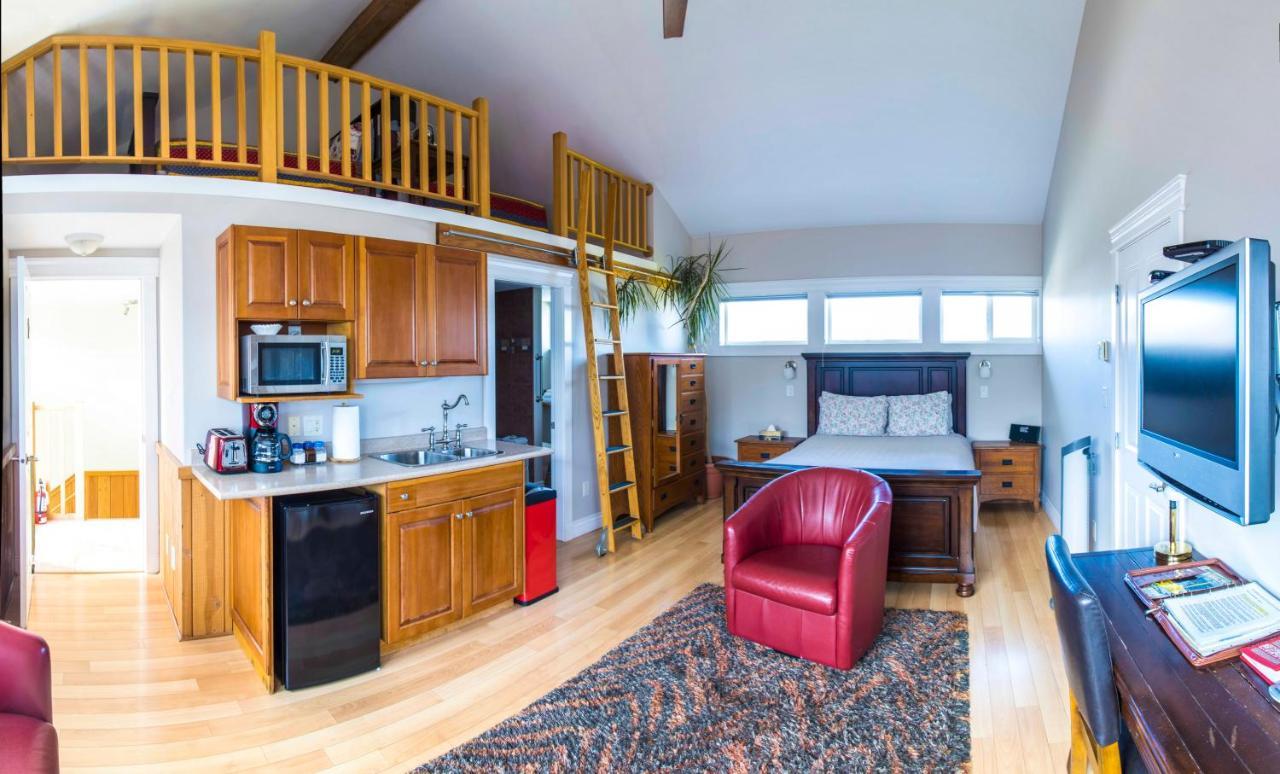 Birds Of A Feather Victoria Oceanfront Studio Suites Colwood Dış mekan fotoğraf