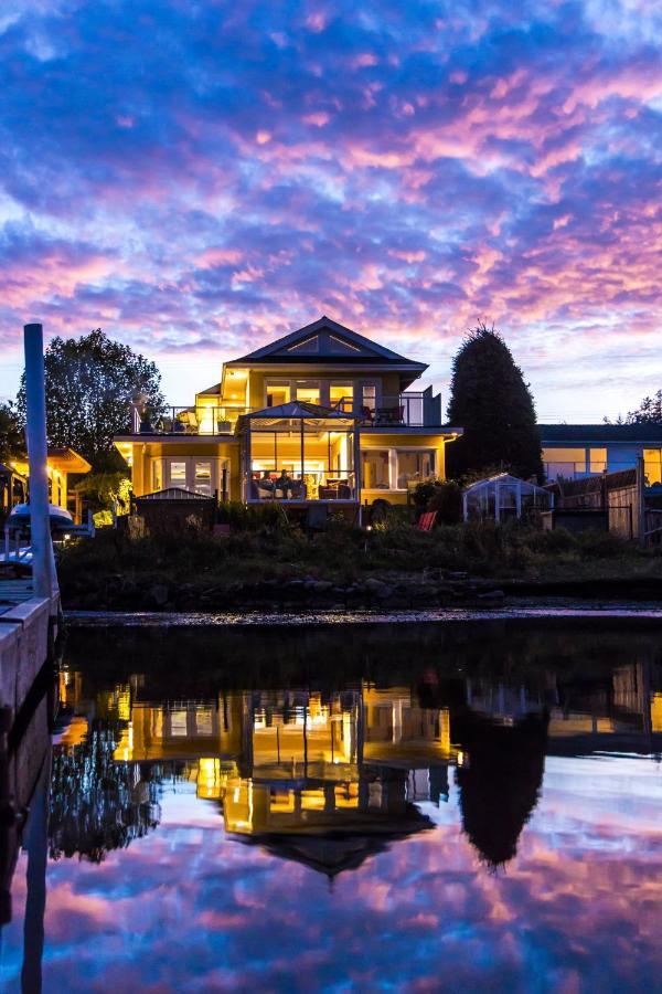 Birds Of A Feather Victoria Oceanfront Studio Suites Colwood Dış mekan fotoğraf