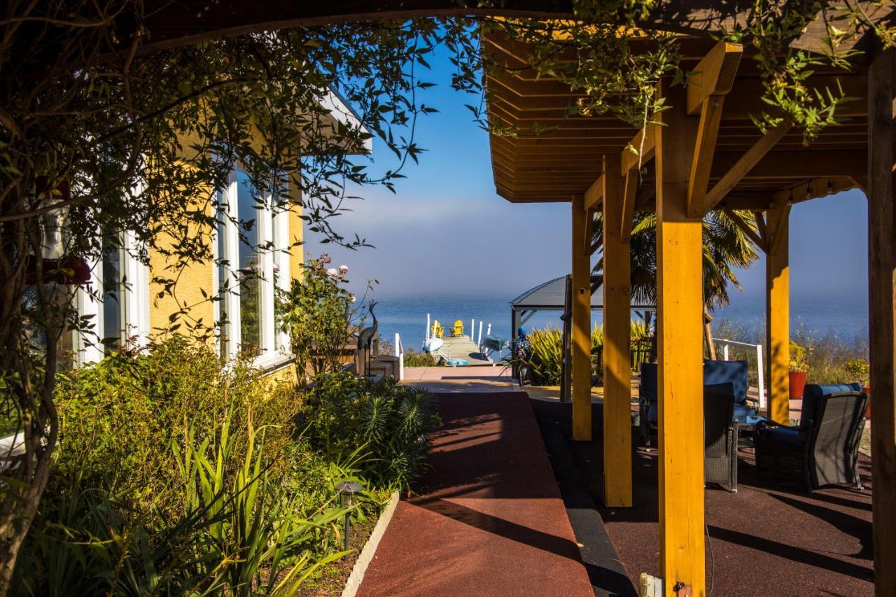 Birds Of A Feather Victoria Oceanfront Studio Suites Colwood Dış mekan fotoğraf