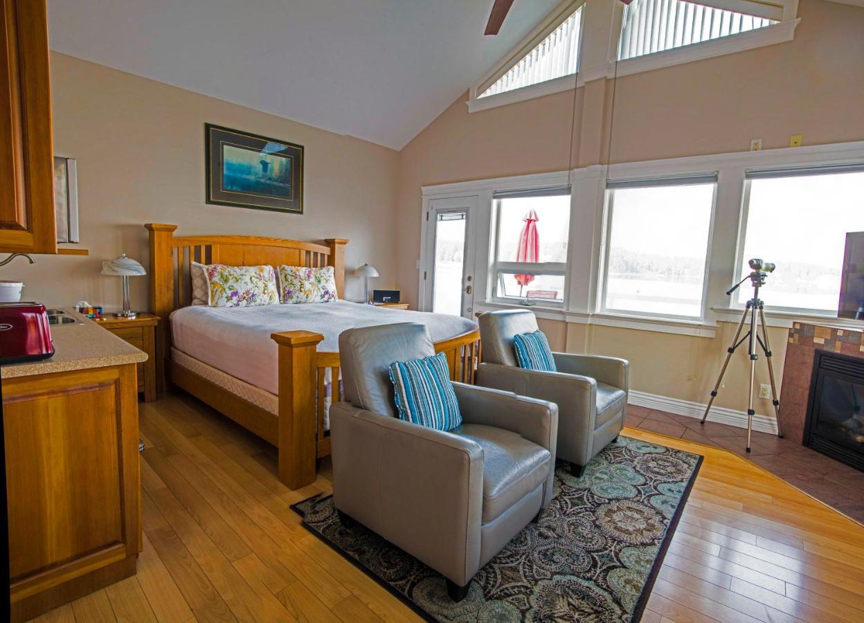Birds Of A Feather Victoria Oceanfront Studio Suites Colwood Dış mekan fotoğraf