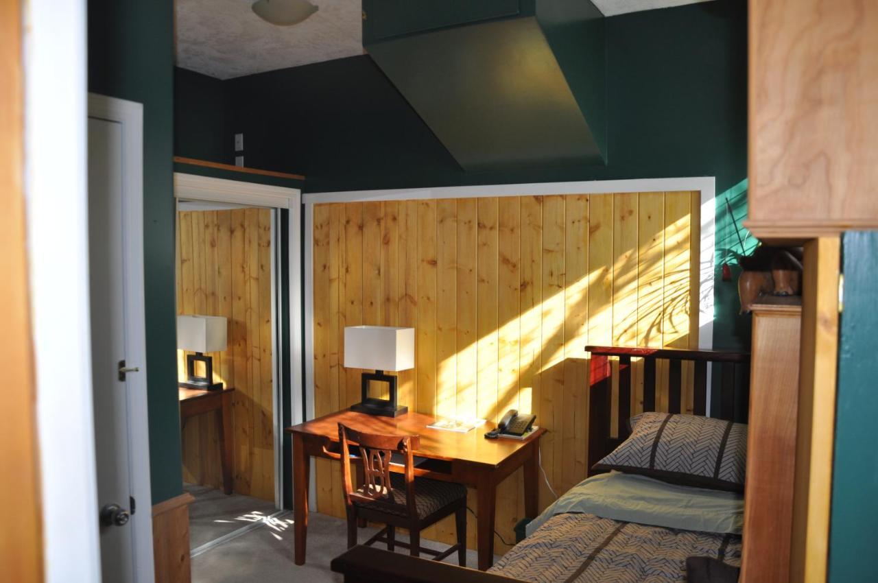 Birds Of A Feather Victoria Oceanfront Studio Suites Colwood Dış mekan fotoğraf