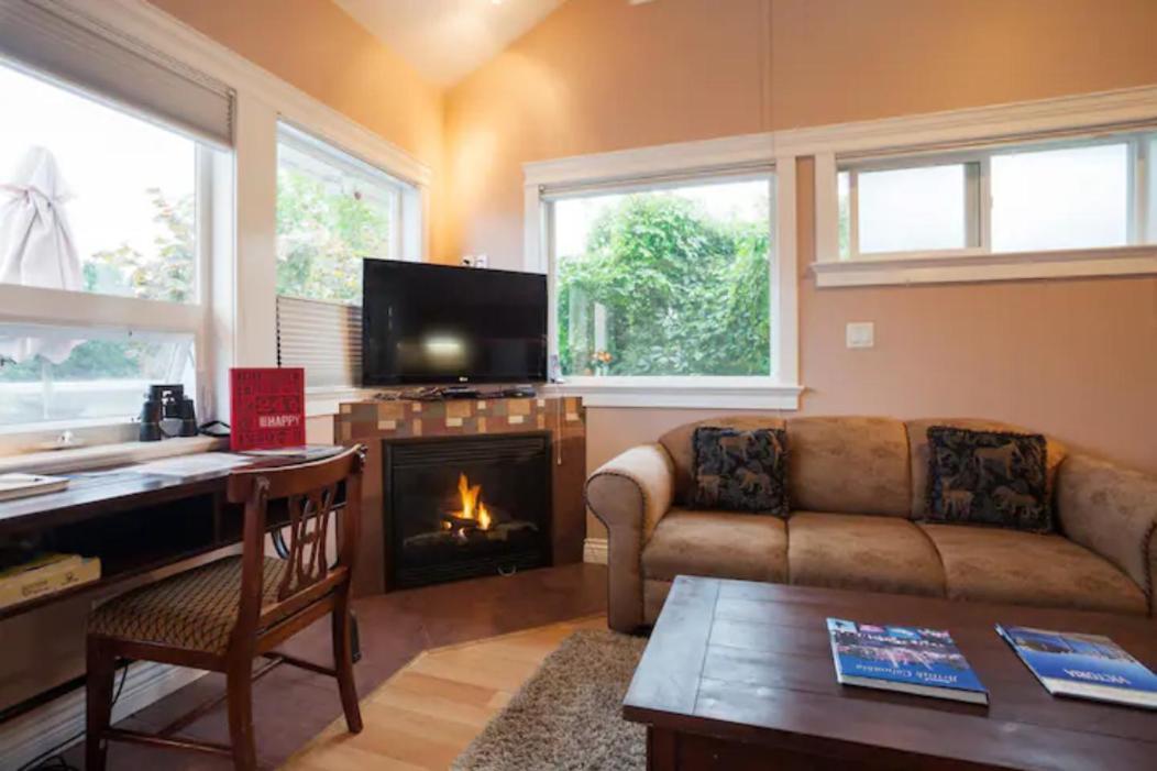 Birds Of A Feather Victoria Oceanfront Studio Suites Colwood Dış mekan fotoğraf
