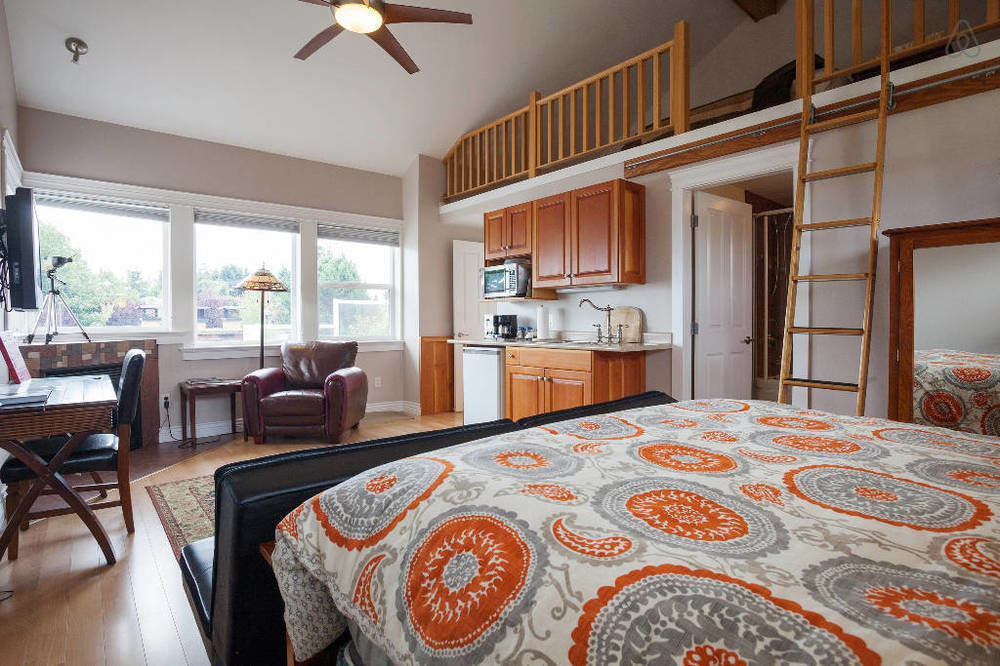 Birds Of A Feather Victoria Oceanfront Studio Suites Colwood Dış mekan fotoğraf