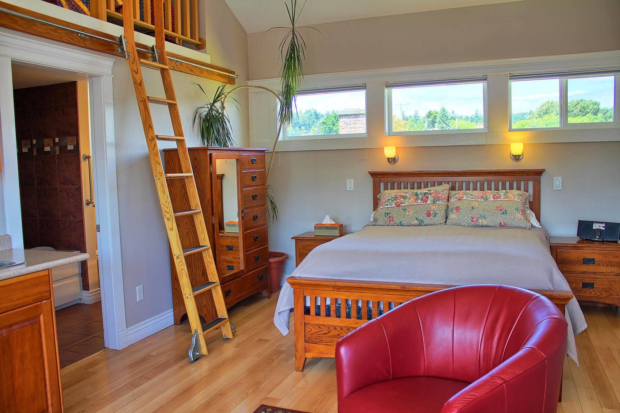 Birds Of A Feather Victoria Oceanfront Studio Suites Colwood Dış mekan fotoğraf