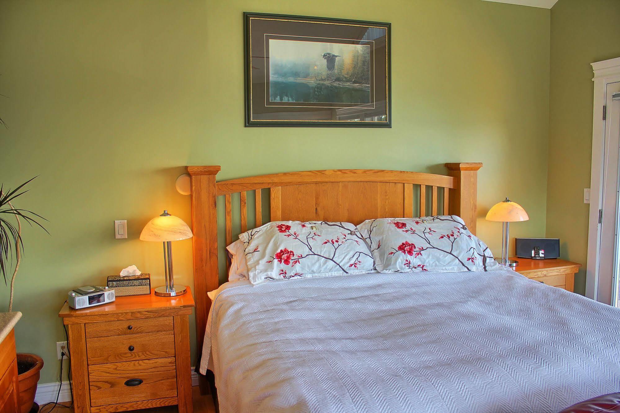 Birds Of A Feather Victoria Oceanfront Studio Suites Colwood Dış mekan fotoğraf