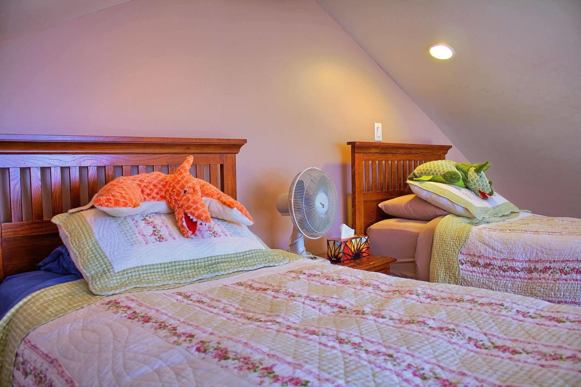 Birds Of A Feather Victoria Oceanfront Studio Suites Colwood Dış mekan fotoğraf